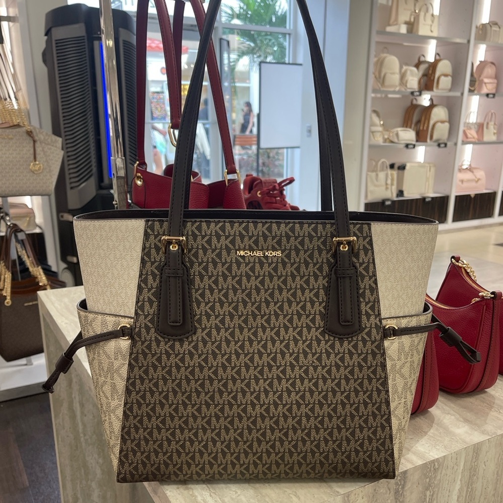 MICHAEL KORS Voyager Lg Color-Block Metallic Signature Logo EW Tote 
Brown 
NWT - Picture 16 of 16